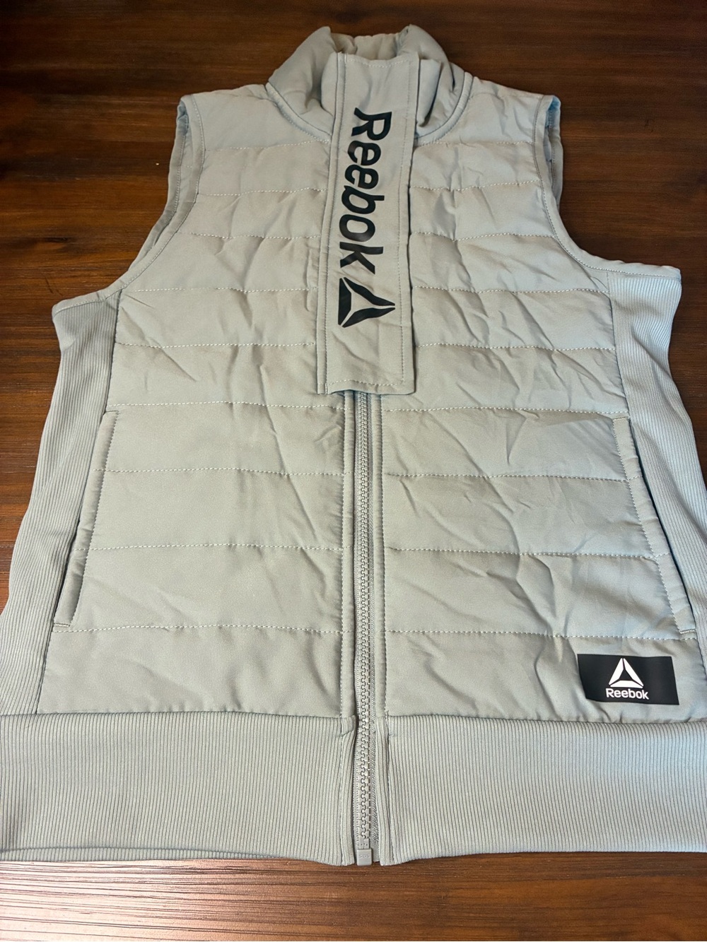 Reebok women’s Quilted Sleeveless puffer Vest - sage green